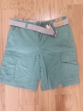 Roebuck & Co. Light Green Cargo Shorts with Belt 34 NWT